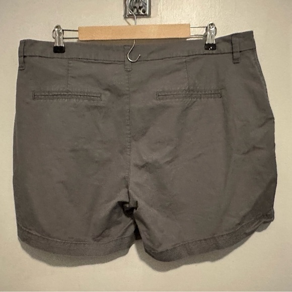Old Navy Everyday Shorts - Picture 2 of 4